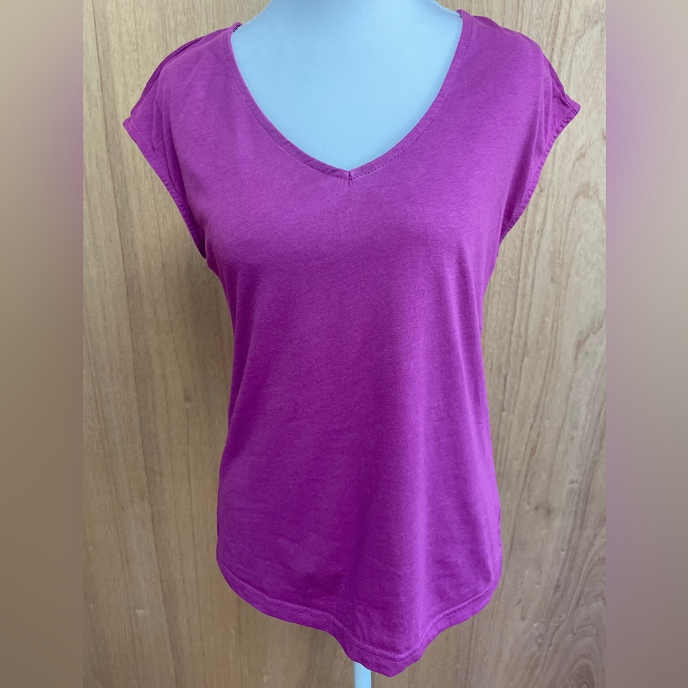 Vibrant Fuchsia V-Neck Short Sleeve Top